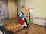 Праздник мчится к детворе!