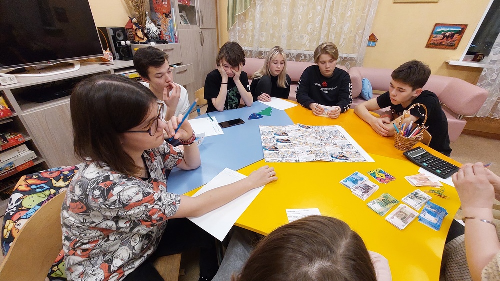 Ребята из стационарного отделения центра учились планировать семейный бюджет