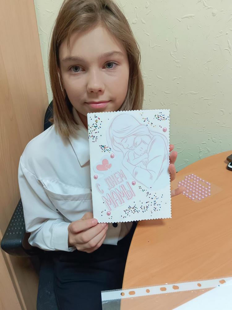 Открытки для любимых мам изготовили ребята, посещающие отделение по работе с несовершеннолетними центра «СЕМЬЯ»
