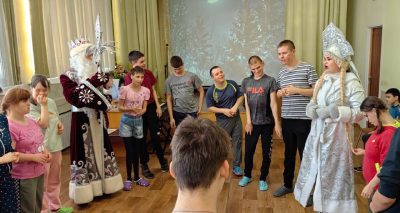 Воспитанники центра «СЕМЬЯ» сделали игрунчиков для подопечных психоневрологического интерната