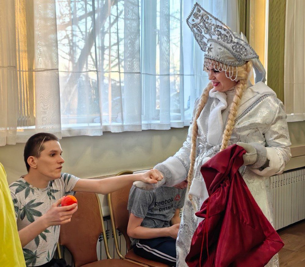 Воспитанники центра «СЕМЬЯ» сделали игрунчиков для подопечных психоневрологического интерната