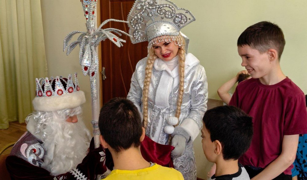 Воспитанники центра «СЕМЬЯ» сделали игрунчиков для подопечных психоневрологического интерната