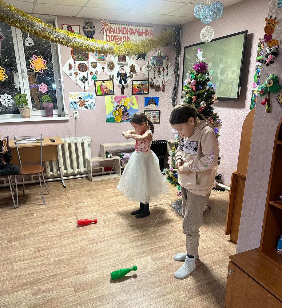 Подарки от Деда Мороза получили ребята из филиала центра «СЕМЬЯ» в селе Манилы Пенжинского района Камчатки