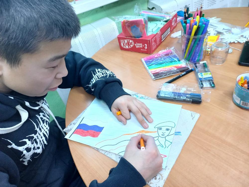 Слаутнинские ребята нарисовали рисунки в поддержку участников СВО