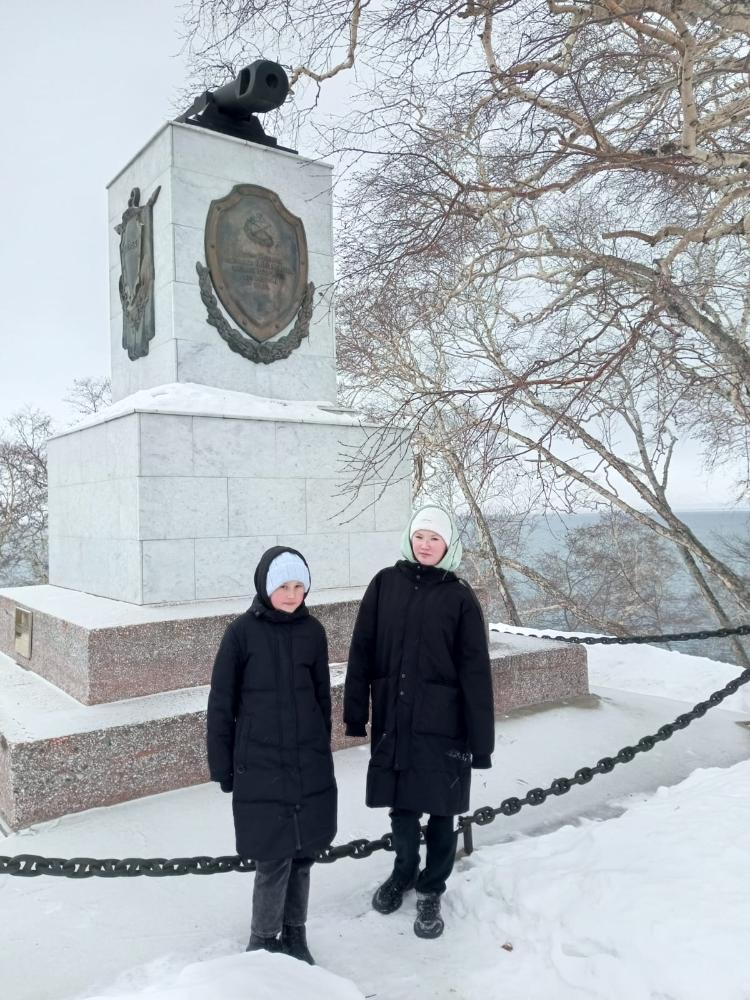 Воспитанники стационарного отделения для несовершеннолетних учатся, гуляя по городу