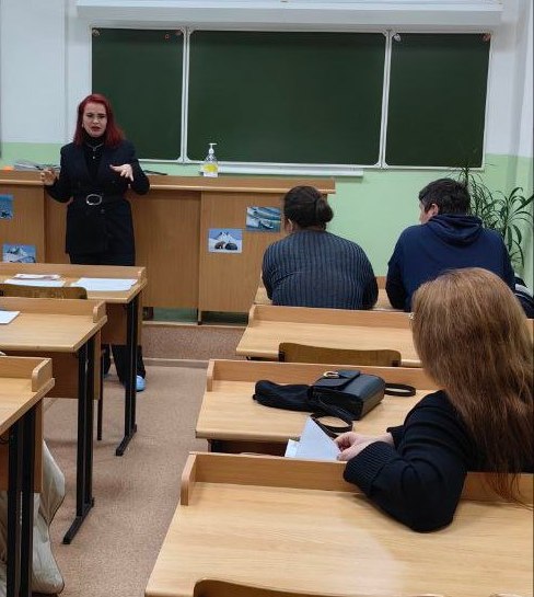 Психолог центра «СЕМЬЯ» побеседовала с родителями десятиклассников школы № 4 о вреде вейпов