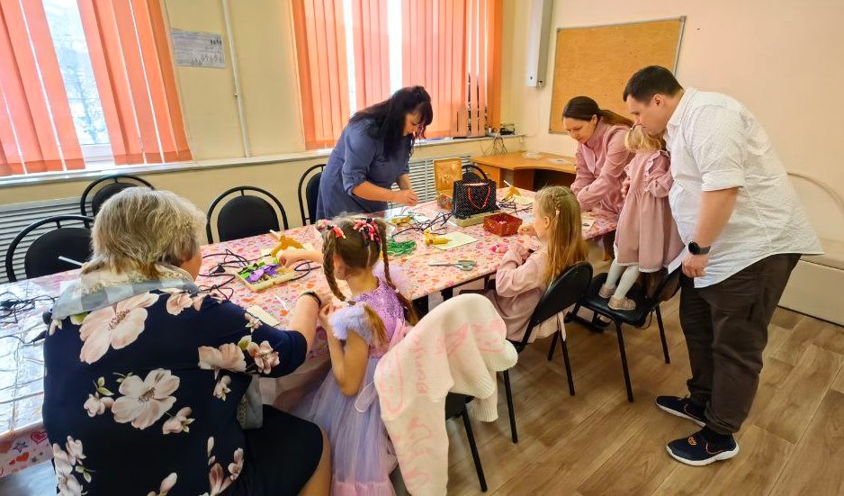 Специалисты центра провели мастер-классы для гостей и участников церемонии открытия Года Семьи 