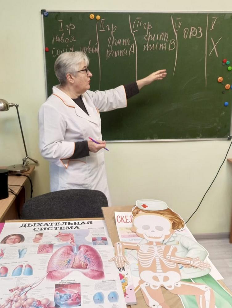 Ребят в стационарном отделении для несовершеннолетних познакомили с вирусами