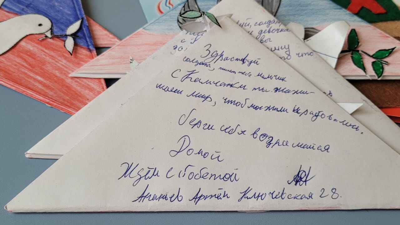 Воспитанники стационарного отделения для несовершеннолетних готовятся к Дню защитника Отечества