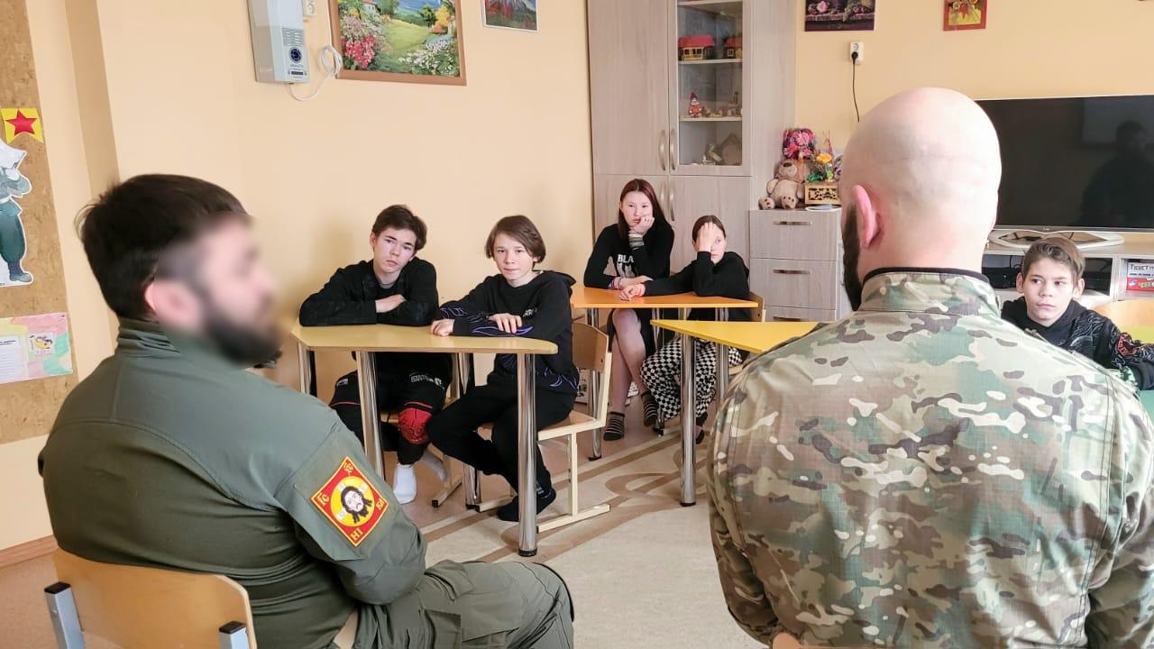Воспитанники центра «СЕМЬЯ» встретились с росгвардейцами