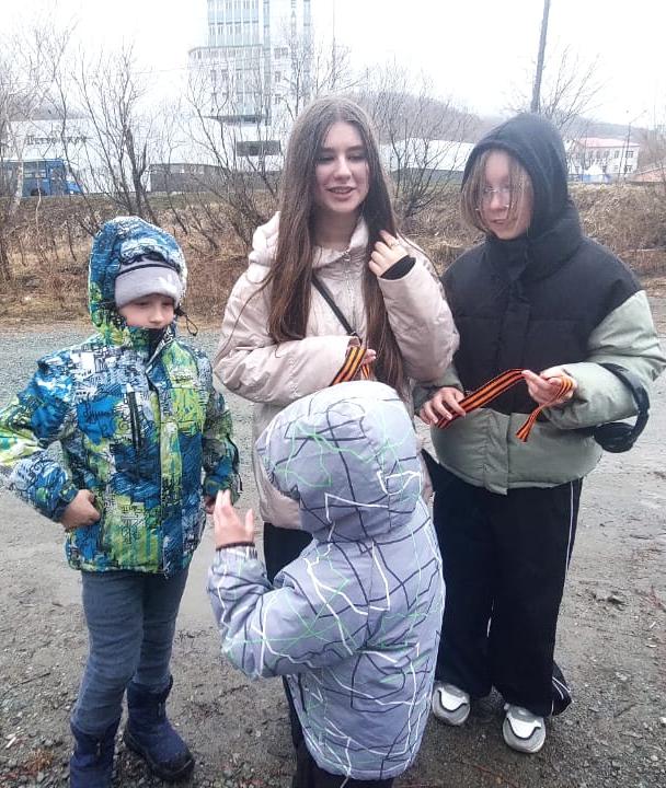 Воспитанники центра «СЕМЬЯ» участвуют в акции «Георгиевская ленточка»
