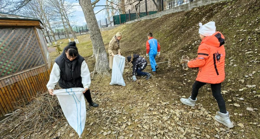 Очередной субботник прошёл на территориях, вверенных центру "СЕМЬЯ"