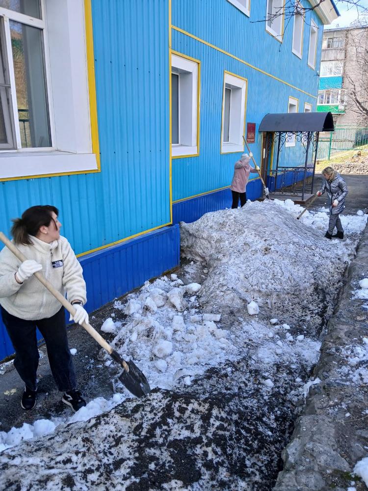 Очередной субботник прошёл на территориях, вверенных центру "СЕМЬЯ"