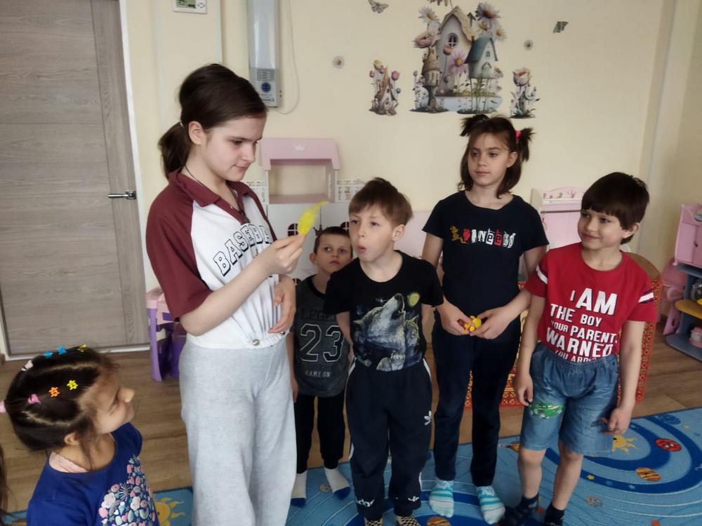 Малыши побывали в гостях у сказки «Лисичка со скалочкой»