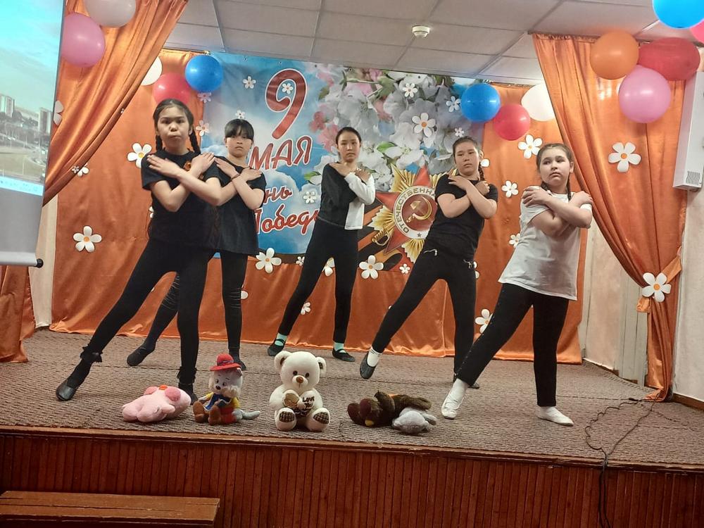 В Слаутнинском филиале центра «СЕМЬЯ» прошло праздничное чаепитие и конкурс рисунков