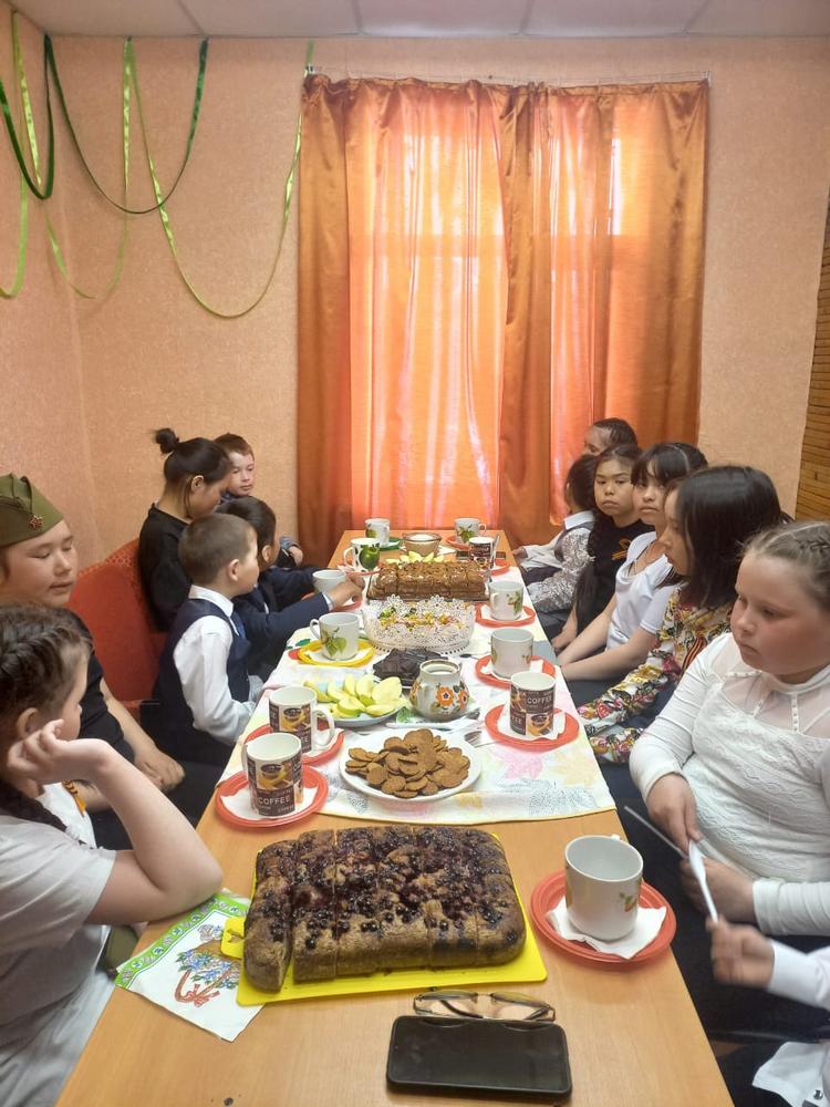 В Слаутнинском филиале центра «СЕМЬЯ» прошло праздничное чаепитие и конкурс рисунков