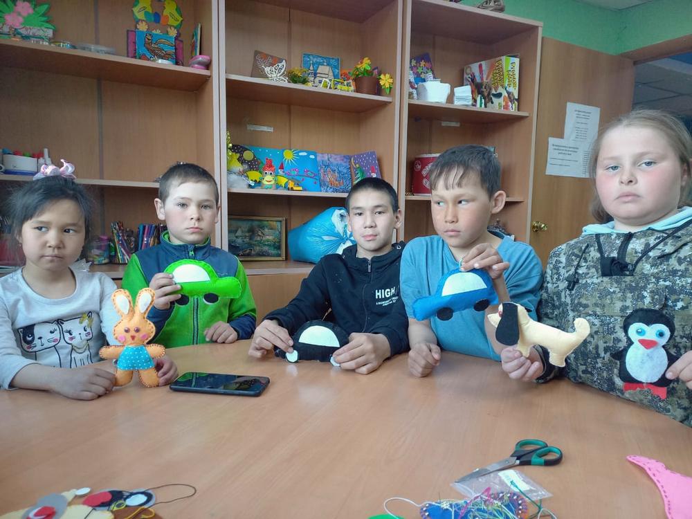 Девочки – зверюшек, мальчики – машинки