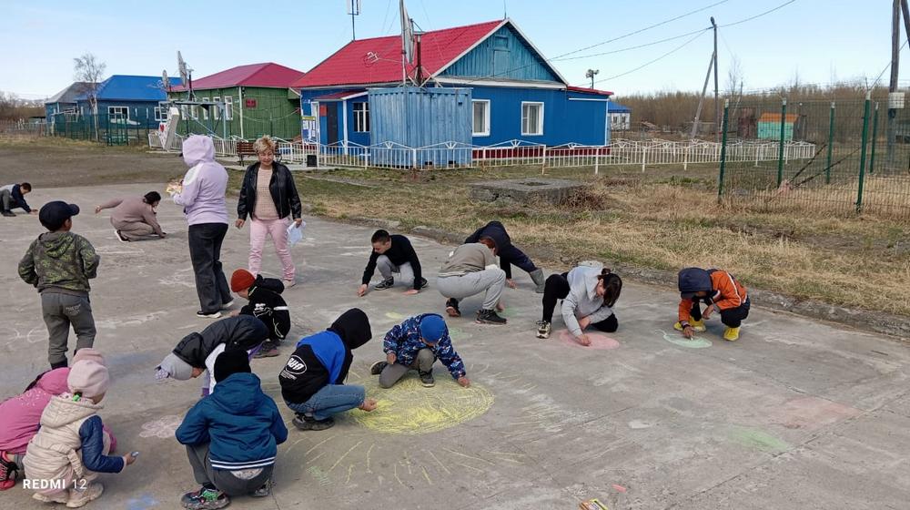 В Таловке провели конкурс рисунков на асфальте