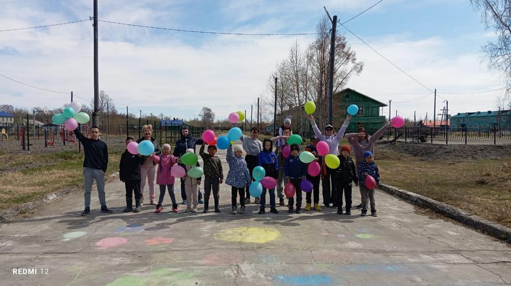 В Таловке провели конкурс рисунков на асфальте