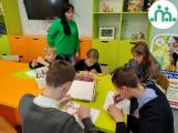 В группе дневного пребывания "Перекресток" отделения "Семейный многофункциональный центр" состоялся мастер-класс с педагогом-психологом
