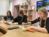 Пейзаж в миниатюре. Ребята, посещающие подростковое пространство "Портал", рисовали в правополушарной технике