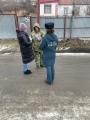 Специалисты центра «СЕМЬЯ» вместе с сотрудниками МЧС напомнили горожанам о правилах пожарной безопасности