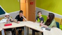 В подростковом пространстве "Портал" ребята учатся управлять эмоциями и понимать других с помощью игры