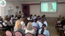 Педагог-психолог Семейного МФЦ провела игру "Прими верное решение" для учеников средних школ № 7 и № 15