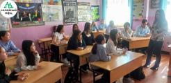 Педагог-психолог Семейного МФЦ провела игру "Прими верное решение" для учеников средних школ № 7 и № 15