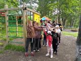 Взаимодействие старших и младших детей имеет особое значение