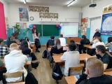 Специалисты Центра "СЕМЬЯ" провели просветительское мероприятие для учащихся Вечерней школы №16