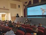 В клубе Корякского сельского поселения для учащихся средней школы состоялась встреча с педагогом-психологом Семейного МФЦ