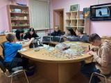 В подростковом пространстве "Портал" подготовили выставку ко Дню матери