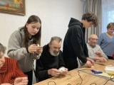 Ребята из подросткового пространства "Портал" провели мастер-класс для пожилых людей