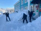 Воспитанники старшей группы Отделения временного пребывания добровольно вызвались помочь в уборке снега