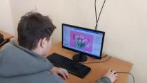Ребята готовят подарки к 8 Марта